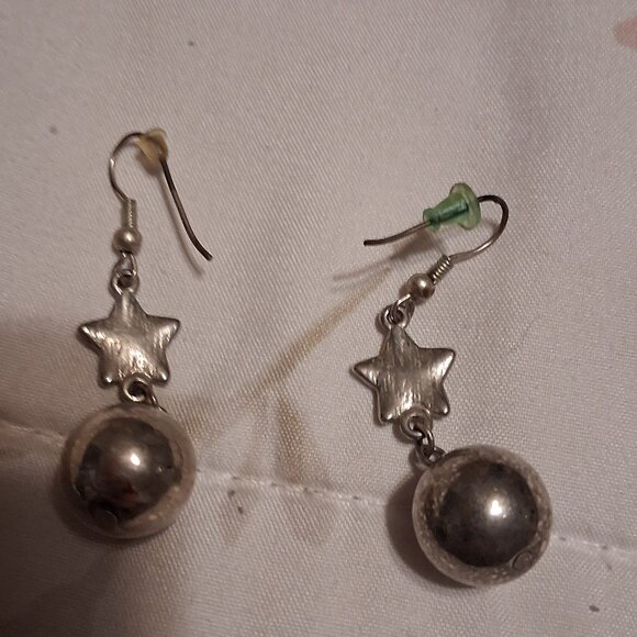 PRETTY STAR AND BALL DROP EARRINGS. - Picture 1 of 1